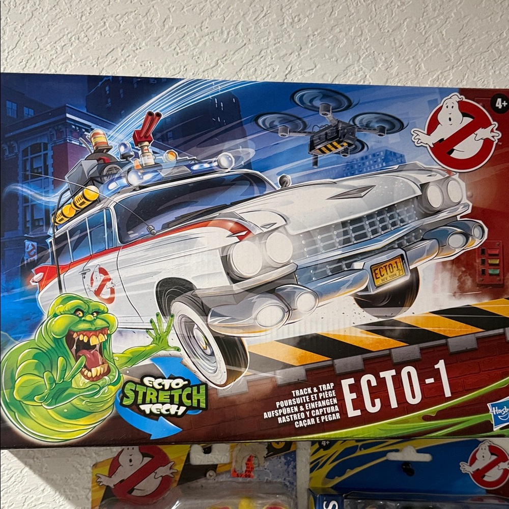 Hasbro Ghostbusters Ecto-1 Car with Stretch Tech